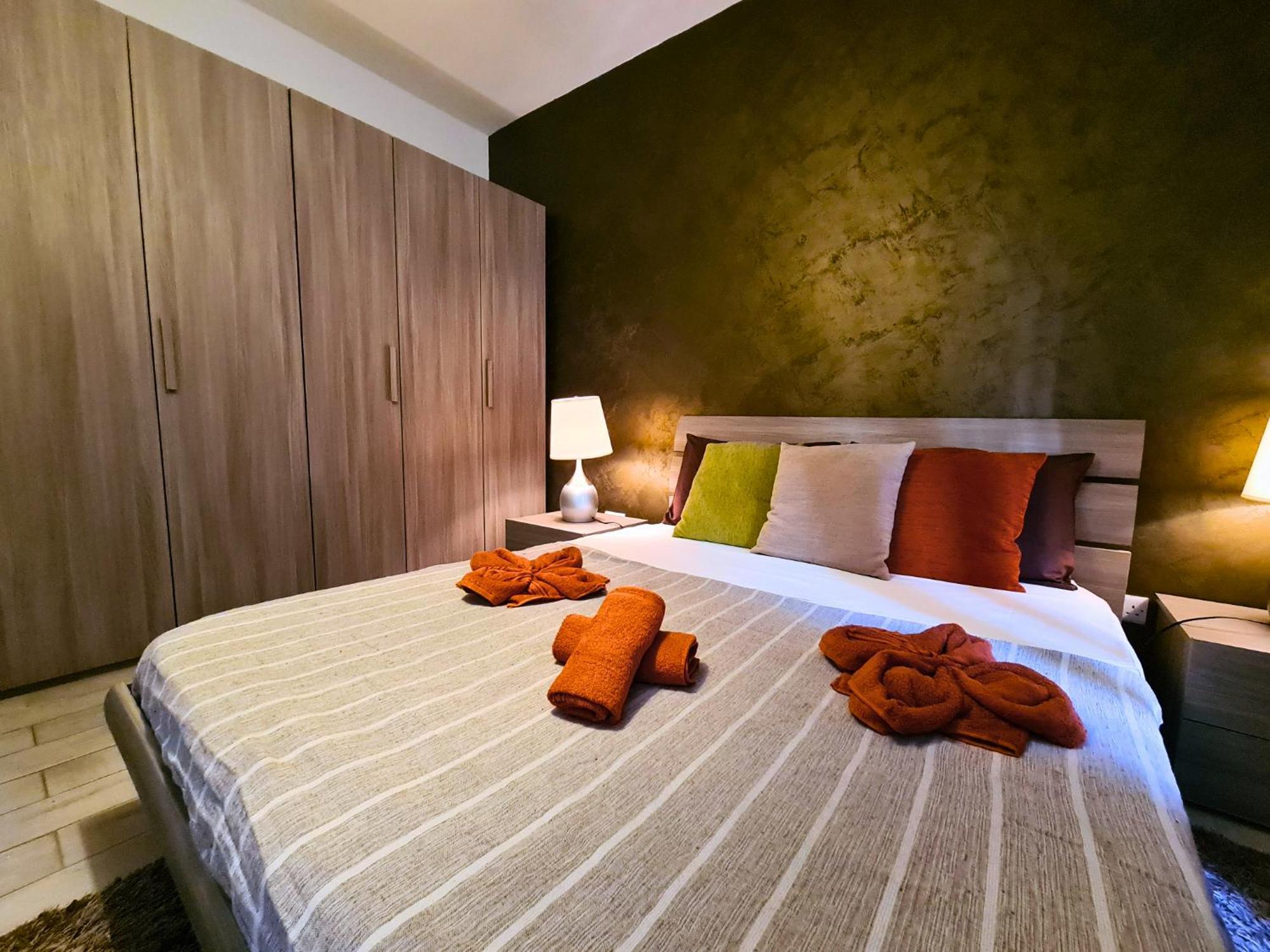 Supreme Seafront Apt With Balcony In St.Julian'S سانت جوليان المظهر الخارجي الصورة
